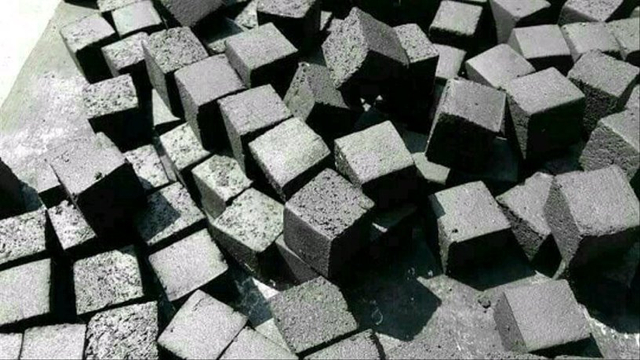 Briket dari tempurung kelapa. Foto: Dok. Ist