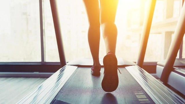 olahraga kardio dapat dilakukan di rumah maupun di tempat fitness. sumber gambar: pixabay.com