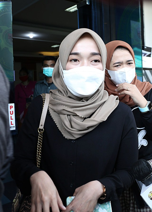 Istri dari Ayus Sabyan, Ririe Fairus saat menghadiri persidangan cerai di Pengadilan Agama Jakarta Utara, Jakarta, Rabu, (17/3). Foto: Ronny