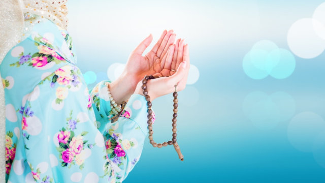 Ilustrasi mengucapkan Alhamdulillah Ala Kulli Hal. Foto: Shutterstock