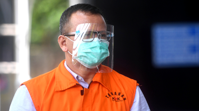 Tersangka mantan Menteri Kelautan dan Perikanan Edhy Prabowo tiba untuk bersaksi dalam sidang lanjutan kasus suap ekspor benih lobster di gedung KPK, Jakarta, Rabu (17/3/21). Foto: Akbar Nugroho Gumay/ANTARA FOTO