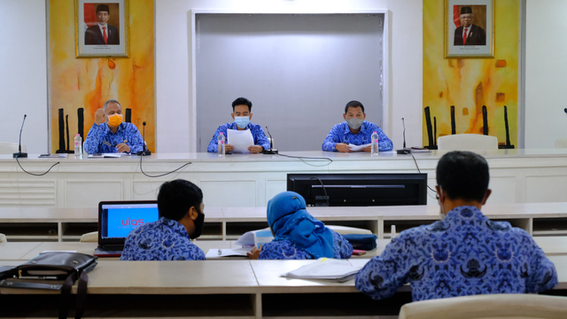 Epmkot Solo menggelar rapat membahas program prioritas Wali Kota Solo Gibran Rakabuming dan Wakil Wali Kota Solo Teguh Prakosan(dok Humas Pemkot Solo)