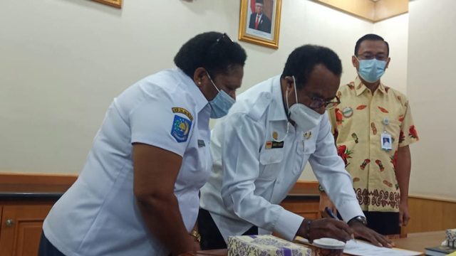 Pemda Papua serahkan data orang asli Papua (OAP) kepada BPJS Kesehatan, untuk mendapatkan layanan kesehatan melalui dana otsus. (BumiPapua.com/Qadri Pratiwi)