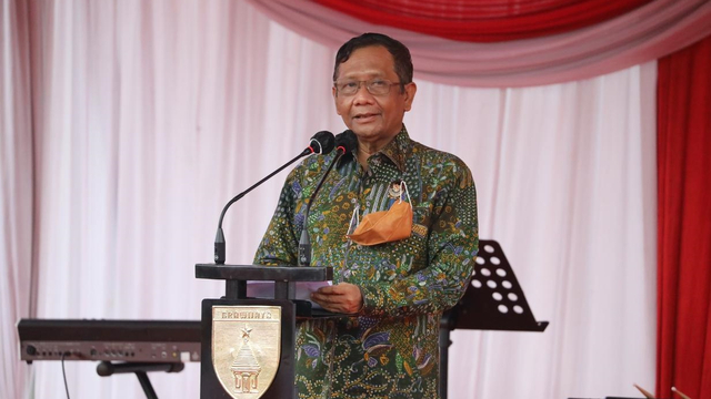 Menko Polhukam Mahfud MD dalam acara Silaturahim bersama tokoh agama dan tokoh masyarakat di Makodam V Brawijaya, Surabaya. Foto: Humas Kemenko Polhukam