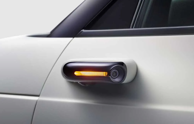 Spion samping berupa kamera pada Honda e. dok. Motor1