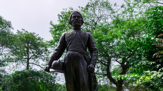 Patung Raden Syarif Bustaman Saleh. Foto: Shutter Stock