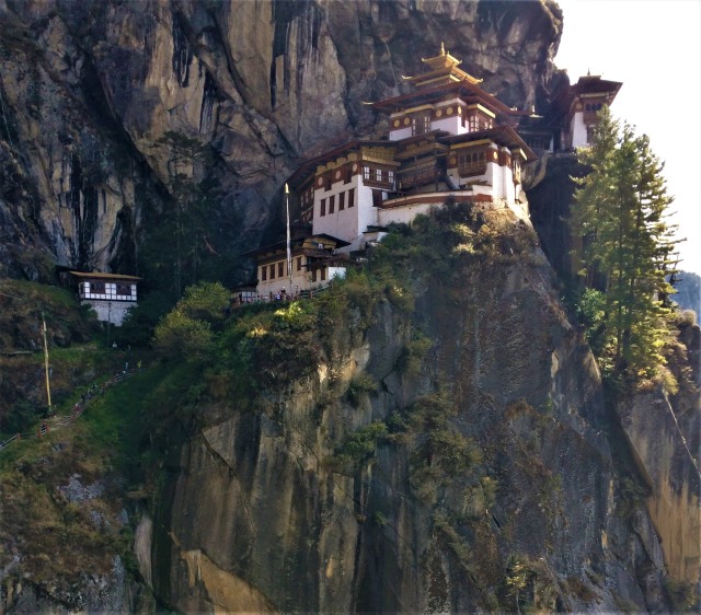 Paro Taktsang, atau dikenal juga dengan Tiger's Nest, sebuah kuil dan biara Buddha di Bhutan (Foto Koleksi Pribadi)