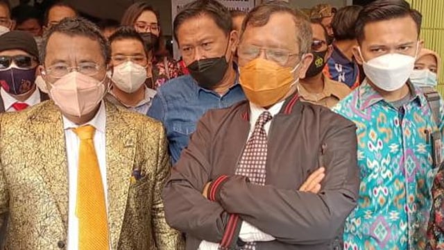 Menko Polhukam Mahfud Md mendatangi kedai Kopi Johny. Foto: Dok. Istimewa