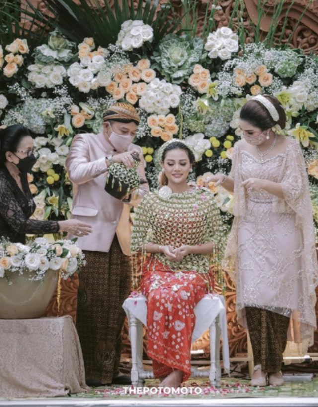 Aurel Hermansyah Siraman. Foto: Instagram/aurelie.hermansyah