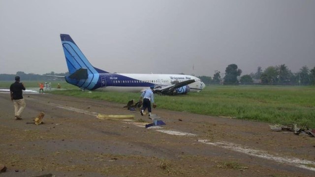 Pesawat Trigana Air mendarat darurat di Bandara Halim Perdanakusuma. Foto: Dok. Istimewa