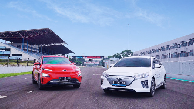 Track day dengan mobil listrik Hyundai Ioniq dan Kona Electric. Foto: dok Hyundai