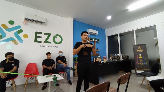 Direktur Utama PT Anugerah Reswara Indonesia, I Gede Putu Pranadata, saat memberi sambutan.(foto:Azmy).
