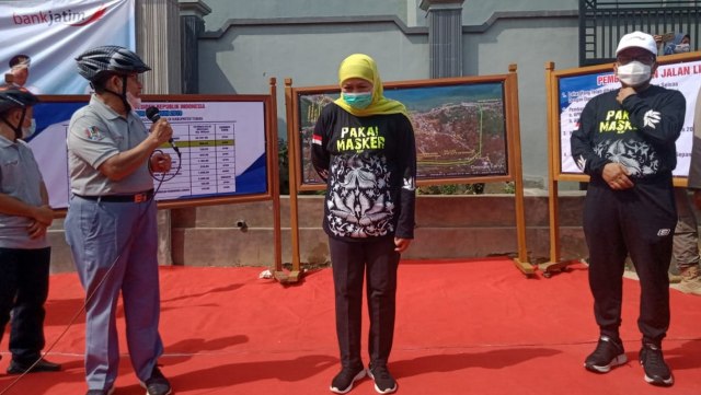 Gubernur Jatim, Khofifah Indar Parawansa, saat hadiri peresmian Jalan Lingkar Tuban. Sabtu (20/03/2021). (foto: ayu/beritabojonegoro)