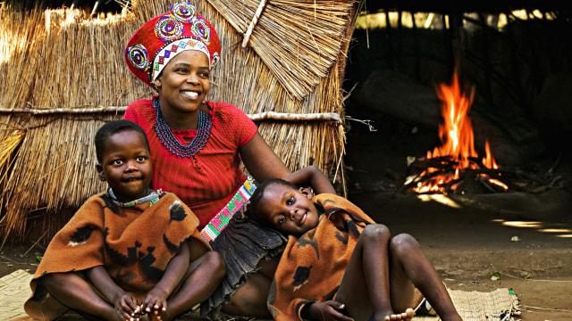 Xitomi Tanaka suzmoqda