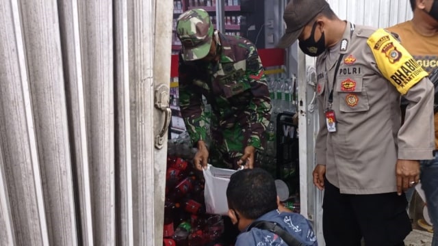 Polisi menyelidiki motif dan menelusuri pelempar bom molotov ke swalayan Alfamart di Aceh Utara. Foto: Dok. Polres Lhokseumawe 