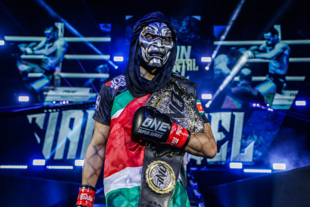 Regian "The Immortal" Eersel berhasil mempertahankan sabuk Juara Dunia ONE Lightweight Kickboxing dalam ajang ONE: FISTS OF FURY III (ONE Championship)