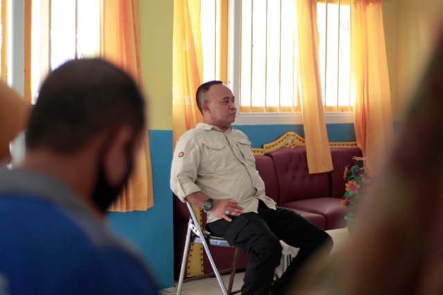 Calon Wakil Wali Kota Ternate M. Asghar Saleh saat bertemu warga Hiri, tahun 2020 lalu. Foto: Gustam Jambu/cermat