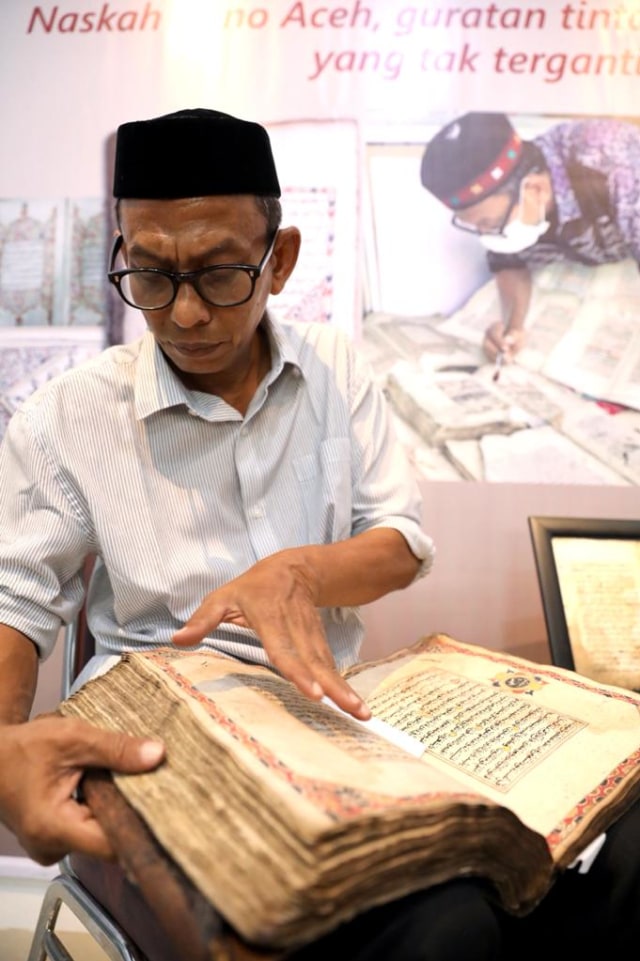 Tarmizi Abdul Hamid, kolektor manuskrip kuno Aceh. Foto: Suparta/acehkini