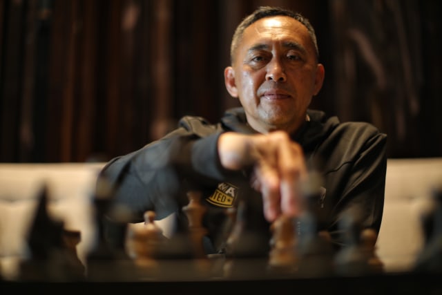 Pemain catur, Dadang Subur atau yang dikenal dengan panggilan Dewa Kipas. Foto: Aditia Noviansyah/kumparan