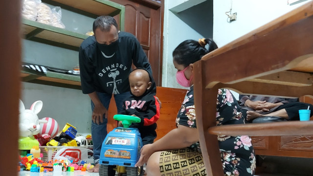 Evano, balita asal Solo yang mengidap kanker mata
