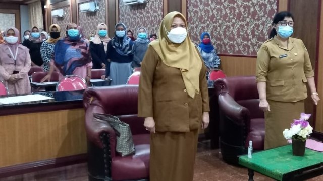 Wakil Wali Kota Palu, Reny Lamadjido (kiri), saat membuka kegiatan Orientasi Pendataan Keluarga bagi kader tingkat Kota Palu tahun 2021, Selasa (23/3). Foto: Imron