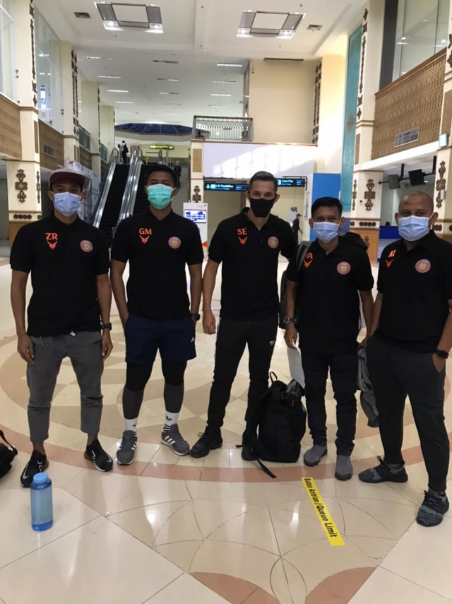 Pemain Persiraja Banda Aceh saat bertolak ke Yogyakarta untuk mengikuti Piala Menpora 2021. Foto: Dok. Persiraja