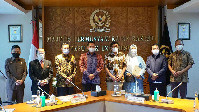 Pertemuan Pimpinan MPR RI dengan Pimpinan Badan Pengkajian MPR RI, di Komplek Majelis, Jakarta, Selasa (23/3). Foto: Dok. MPR RI