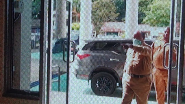 Wali Kota Sorong tiba di Kejaksaan Negeri Sorong, untuk penuhi panggilan sebagai saksi dalam kasus dugaan tipikor Pengadaan ATK 2017, Selasa (23/3), foto : Istimewa