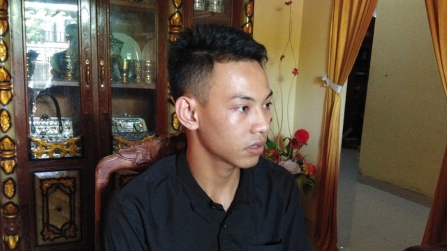 Mahmud, anak ketiga almarhum Sulaiman saat ditemui di kediamannya. Foto: Dok. Istimewa