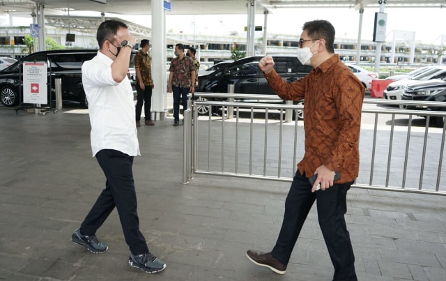 Ketua Kadin Jawa Tengah, Kukrit Suryo Wicaksono, menyambut kedatangan Wakil Ketua Umum Kadin, Arsjad Rasjid Foto: Dok. Istimewa