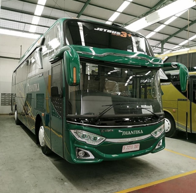 4 Bus Baru PO Shantika yang menggunakan sasis Mercedes-Benz OH 1626. Foto: dok. Adi Putro