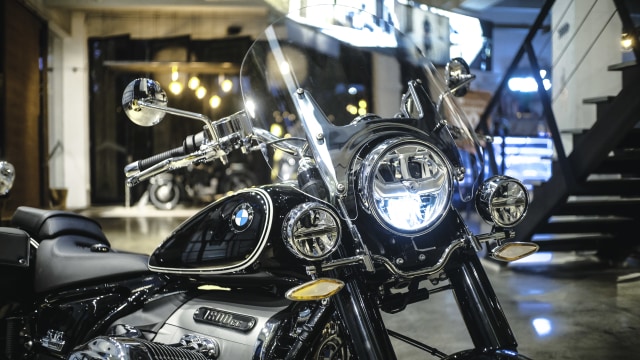 Desain lampu depan BMW R18 Classic. Foto: Bangkit Jaya Putra/kumparan