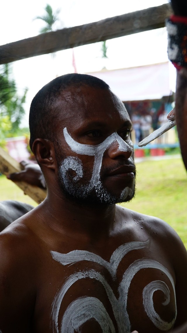 Warga Papua yang siap beradaptasi dengan internet (dok. Telkom Indonesia)