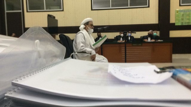 Habib Rizieq membacakan eksepsi dalam persidangan di Pengadilan Negeri Jakarta Timur. Foto: Dok. Istimewa