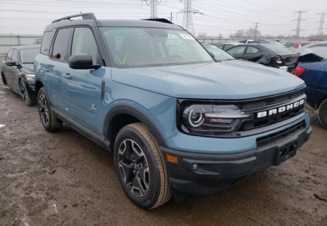 Mobil bekas Ford Bronco dalam keadaan ringsek dilelang. dok. Copart