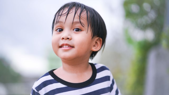 Ilustrasi keringat berlebih pada anak. Foto: Shutter Stock