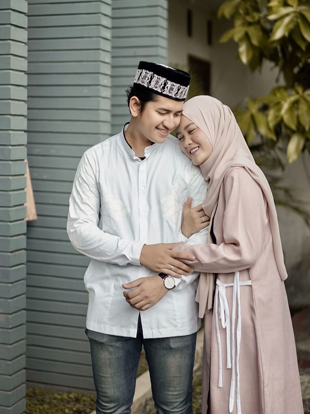 Zikri Daulay bersama istrinya. Foto: Instagram/@zikridaulay1
