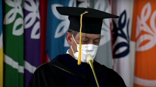 Doni Monardo saat pemberian gelar doktor homoris causa oleh Institut Pertanian Bogor. Foto: IPB University