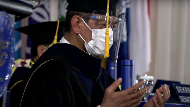 Doni Monardo saat pemberian gelar doktor homoris causa oleh Institut Pertanian Bogor. Foto: IPB University