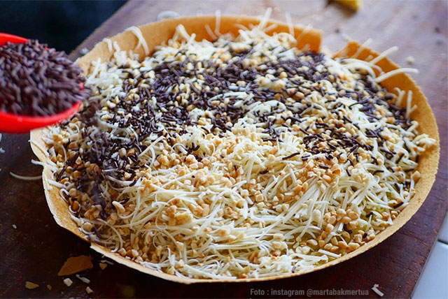 resep martabak manis. sumber: anekawisata.com
