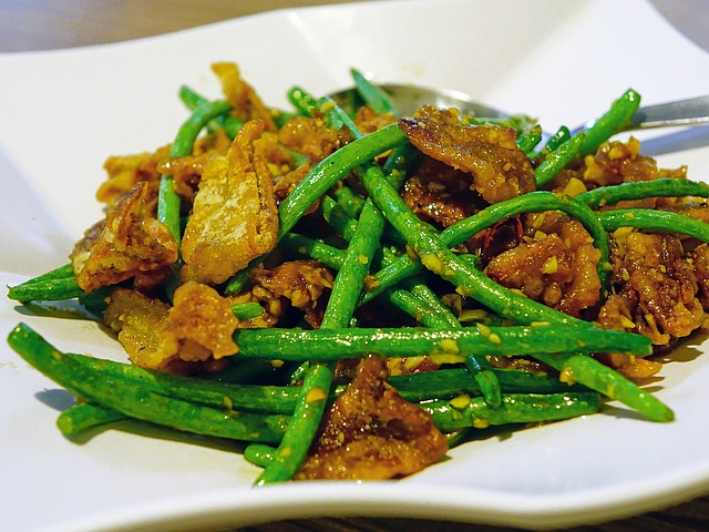 Tumis kacang panjang dengan tetelan. Foto: Pixabay