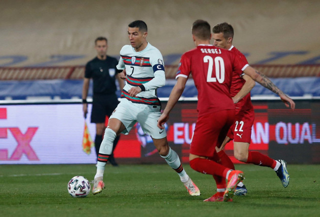 Pertandingan kualifikasi Piala Dunia Eropa antara Serbia melawan Portugal di Stadion Rajko Mitic, Beograd, Serbia (27/3). Foto: NOVAK DJUROVIC/REUTERS