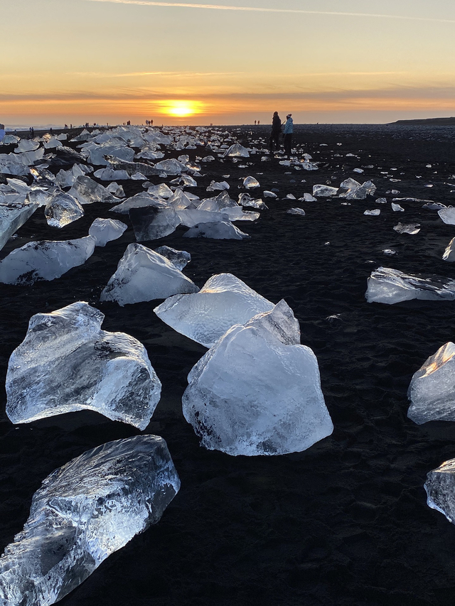 Pantai Breidamerkursandur di Islandia yang dipenuhi berlian Foto: Pixabay