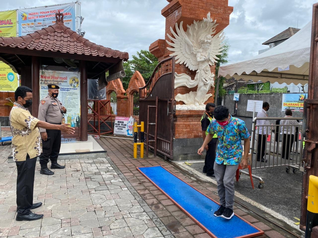 Pengamanan Gereja Katedral Denpasar menjelang Paskah 2021. Foto: Dok. Istimewa