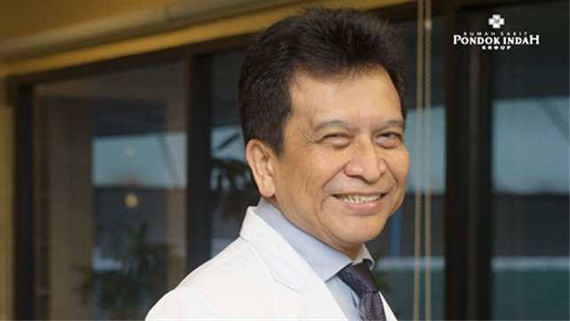 dr. Hinky Hindra Irawan Satari. Foto: Facebook/@RumahSakitPondokIndah