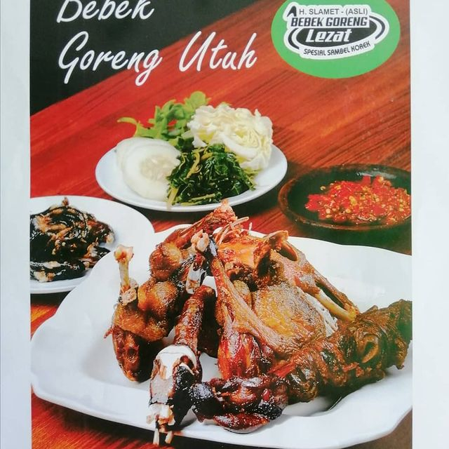 Menu Bebek Goreng Utuh Waroeng Bebek Goreng H. Slamet. (Foto: Instagram/@bebekgorenghslametofficial).