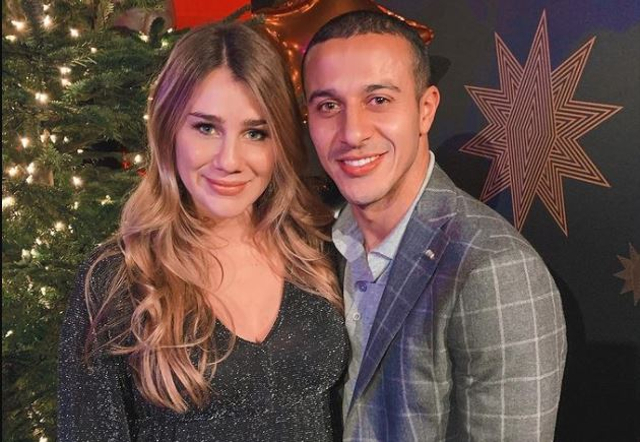 Julia Vigas dan Thiago Alcantara. Foto: Instagram/juliavigas