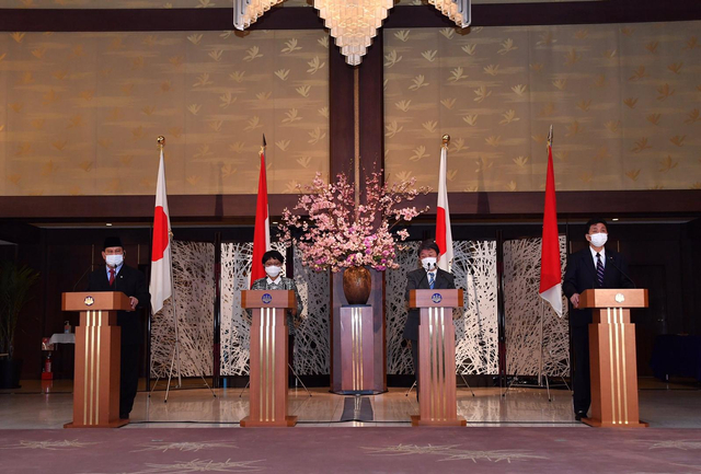 Menhan RI Prabowo Subianto bersama Menlu RI Retno Marsudi bersama Menhan dan Menlu Jepang. Foto: Kemhan