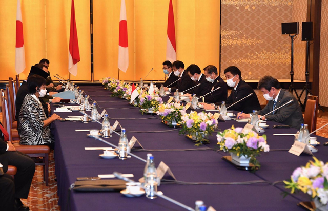 Menhan RI Prabowo Subianto bersama Menlu RI Retno Marsudi, melaksanakan kunjungan kehormatan kepada PM Jepang YM Yoshihide Suga, di Tokyo, Jepang. Foto: Kemhan