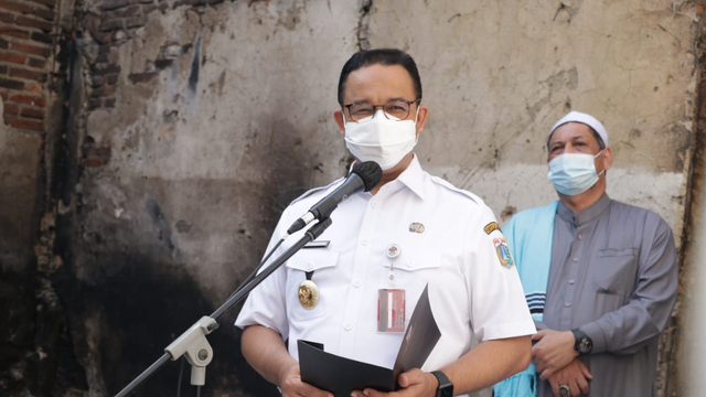 Gubernur DKI Jakarta Anies Baswedan menghadiri peletakan batu pertama (groundbreaking) revitalisasi Kampung Kwitang, Jakarta Pusat, Rabu (31/3). Foto: PPID DKI Jakarta